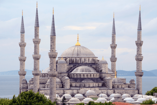 Exploring the Educational Landscape: The Pros of Studying in Türkiye